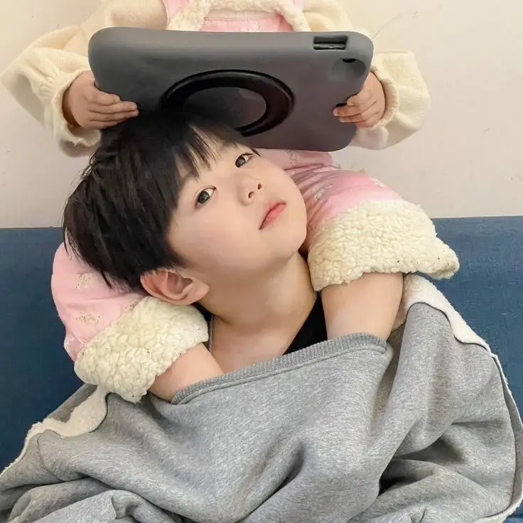 Hình ảnh avatar đôi nam nữ, thể hiện tình yêu và sự kết nối 29