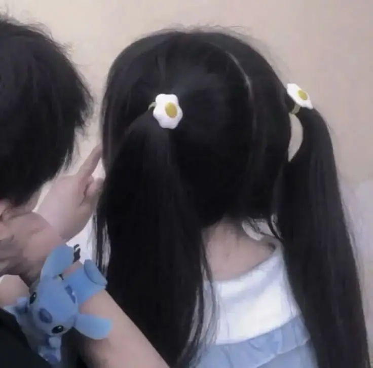 Hình ảnh avatar đôi nam nữ, thể hiện tình yêu và sự kết nối 49