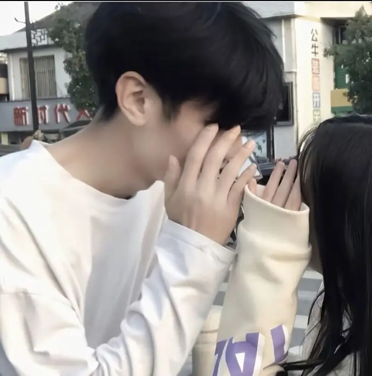 Hình ảnh avatar đôi nam nữ, thể hiện tình yêu và sự kết nối 78