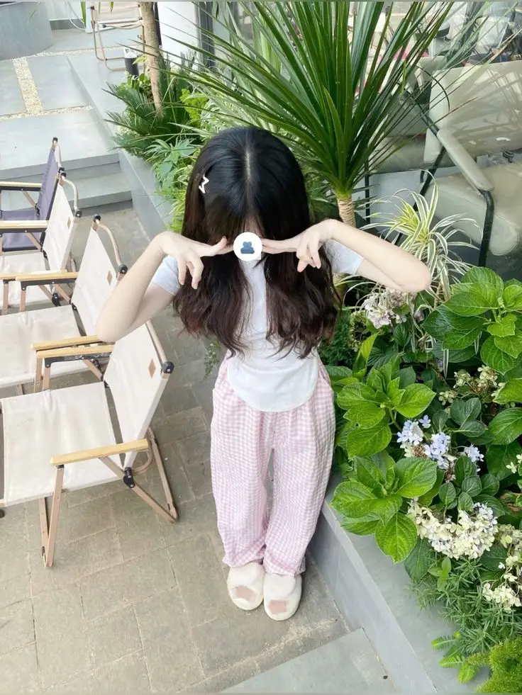 Ảnh Cô Gái Đẹp Che Mặt - 50 Hình Ảnh Cuốn Hút 33