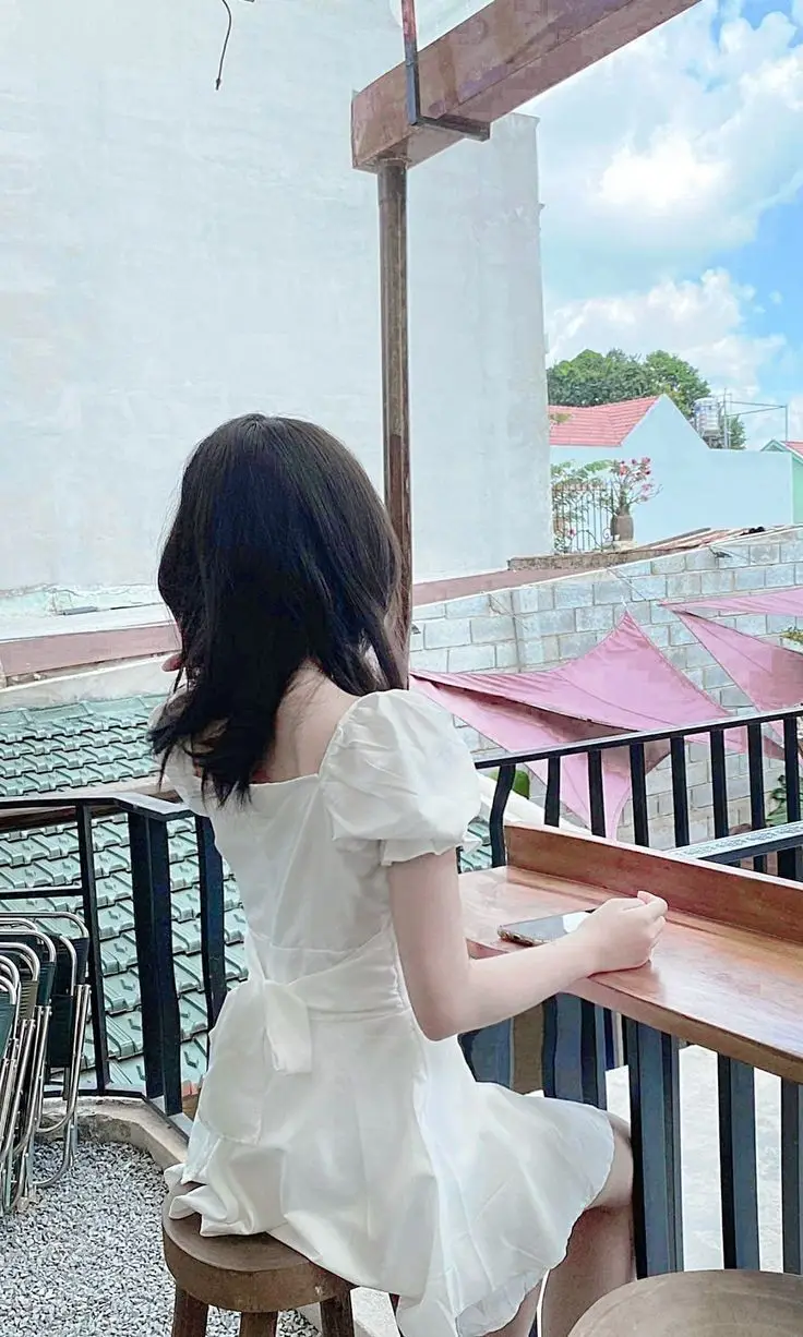 Ảnh con gái mặc váy ngắn che mặt - Phong cách thời trang trẻ trung 30