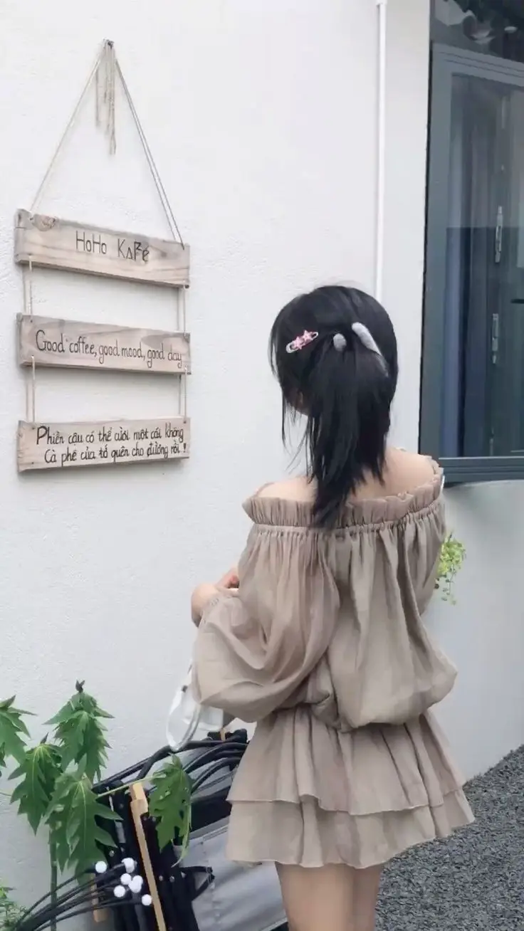 Ảnh Con Gái Quay Lưng: Khám Phá Vẻ Đẹp Bí Ẩn 21