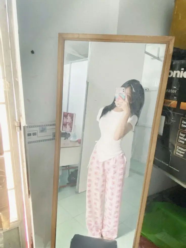 Ảnh Gái Chụp Trước Gương Che Mặt - Ý Tưởng Chụp Hình 56