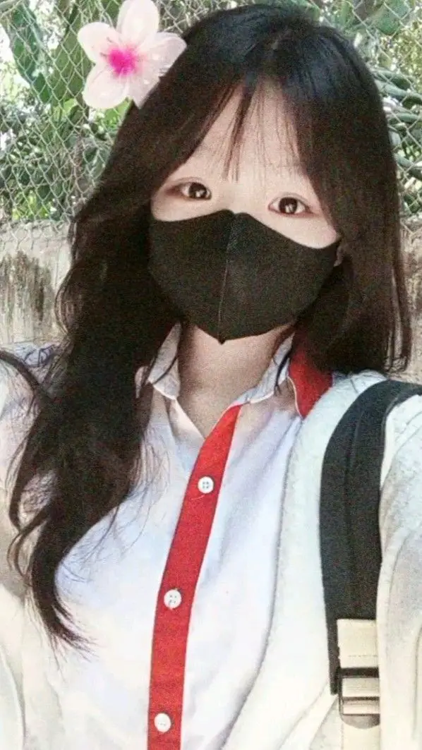 Ảnh Gái Đeo Khẩu Trang - Thể Hiện Phong Cách Thời Trang An Toàn 11
