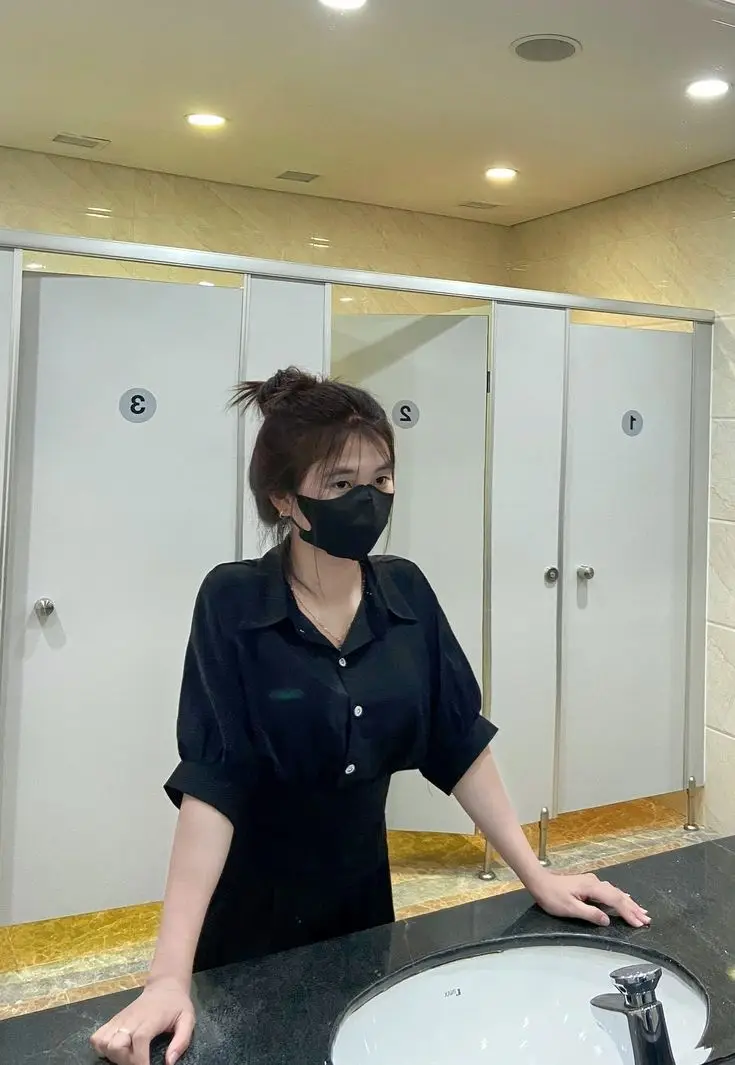 Ảnh Gái Đeo Khẩu Trang - Thể Hiện Phong Cách Thời Trang An Toàn 19