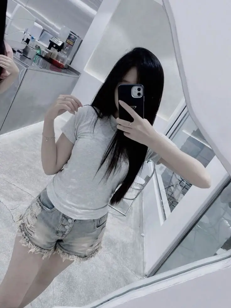 Ảnh Gái Đẹp Chụp Trước Gương Tỏa Sáng 37