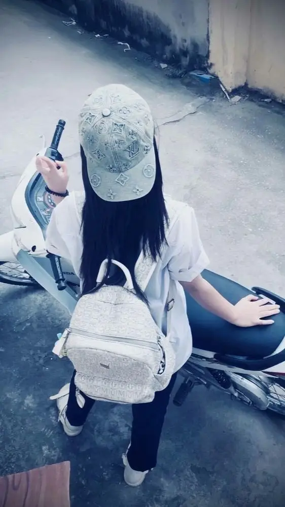 Ảnh gái học sinh che mặt - Sự dễ thương kín đáo 11