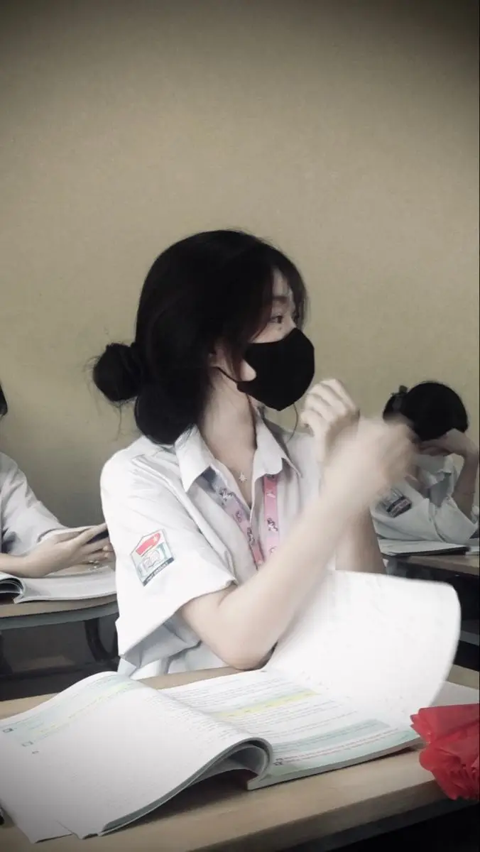 Ảnh gái học sinh che mặt - Sự dễ thương kín đáo 22