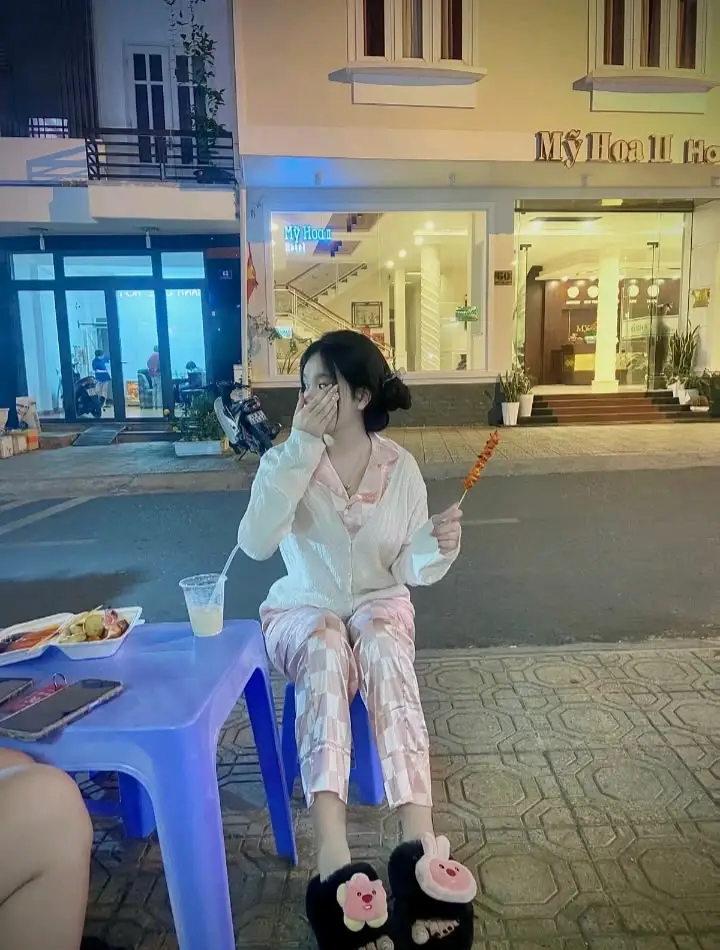 Ảnh gái mặc đồ ngủ - Thoải mái và dễ thương 35