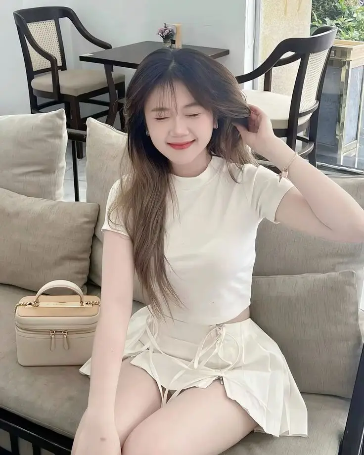 Ảnh Gái Mặc Váy Ngắn - 50 Hình Ảnh Nữ Tính 47