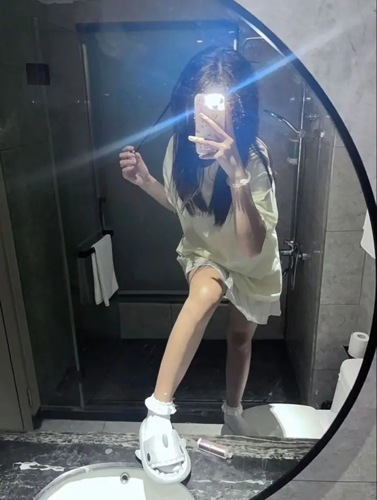 Ảnh Gái Ngầu Che Mặt - Tỏa Sáng Với Phong Cách 29