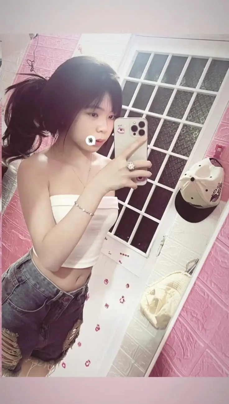 Ảnh Gái Xinh Chụp Trước Gương: Thể Hiện Sự Tự Tin Và Đẹp Đẽ 17