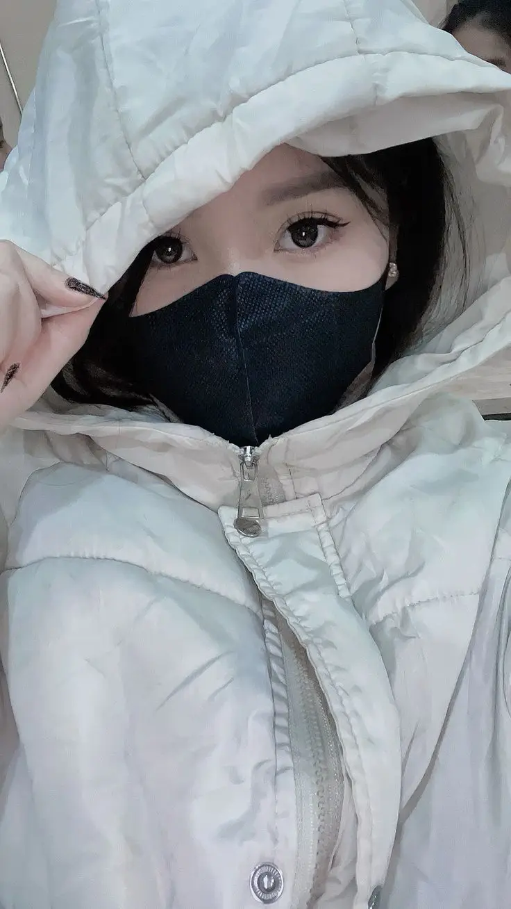 Ảnh Gái Xinh Đeo Kính 2k7: Phong Cách Độc Đáo 9