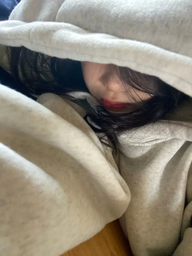 Ảnh Gái Xinh Đeo Kính 2k7: Phong Cách Độc Đáo 12