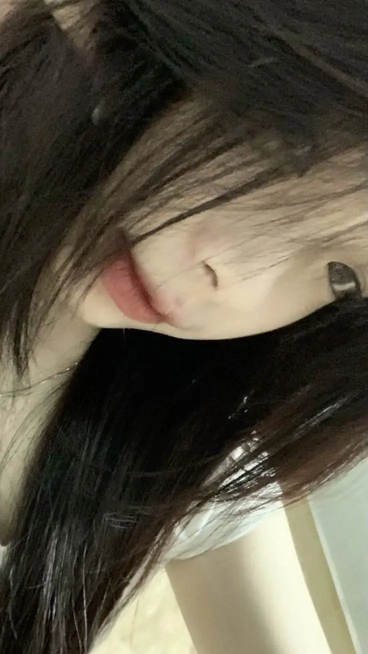 Ảnh Gái Xinh Đeo Kính 2k7: Phong Cách Độc Đáo 13