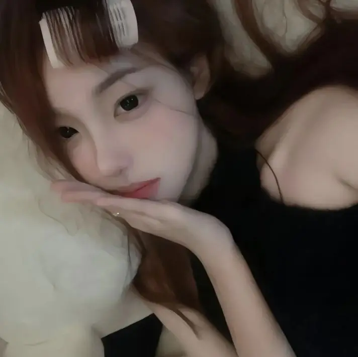 Ảnh Gái Xinh Đeo Kính 2k7: Phong Cách Độc Đáo 27