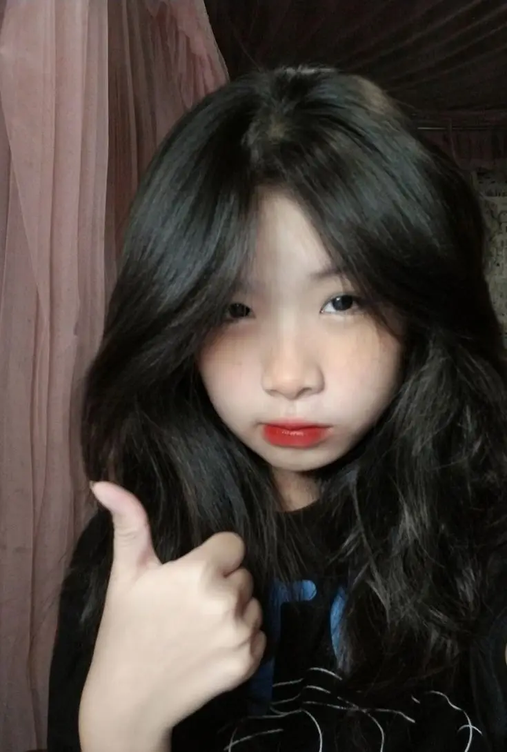 Ảnh Gái Xinh Đeo Kính 2k7: Phong Cách Độc Đáo 31