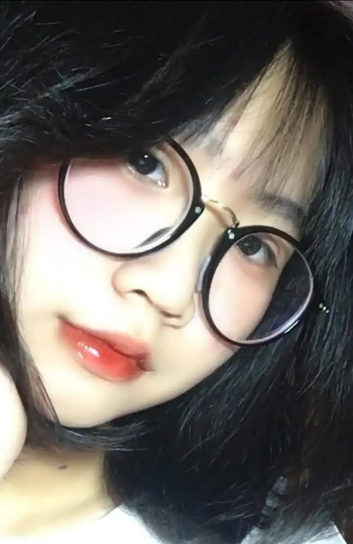 Ảnh Gái Xinh Đeo Kính 2k7: Phong Cách Độc Đáo 50