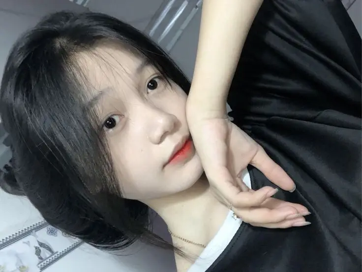 Ảnh Gái Xinh Đeo Kính 2k7: Phong Cách Độc Đáo 51