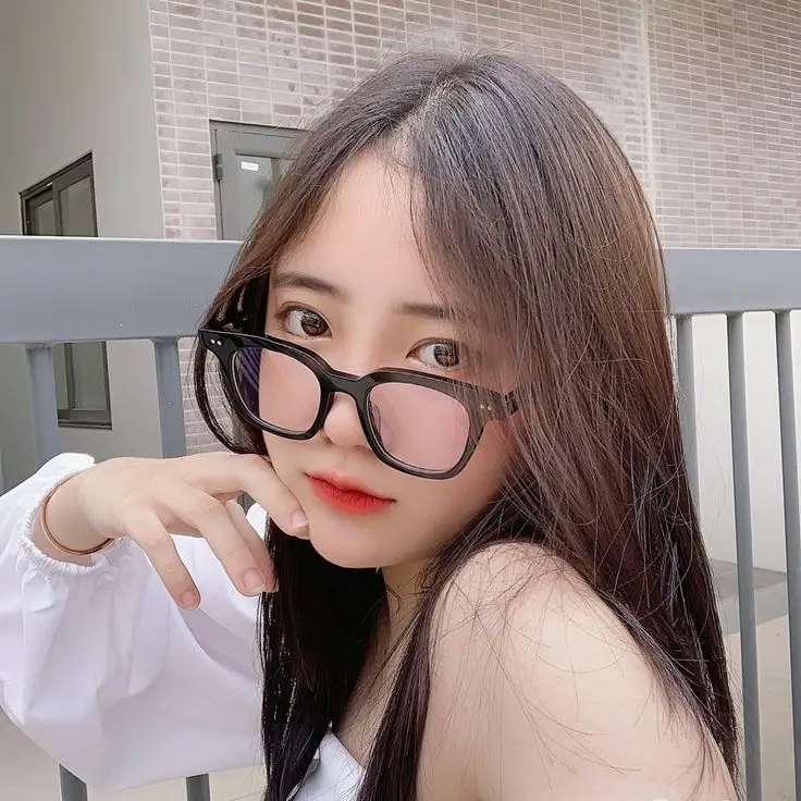 Ảnh Gái Xinh Đeo Kính Che Mặt - 50 Hình Ảnh Thời Trang 44