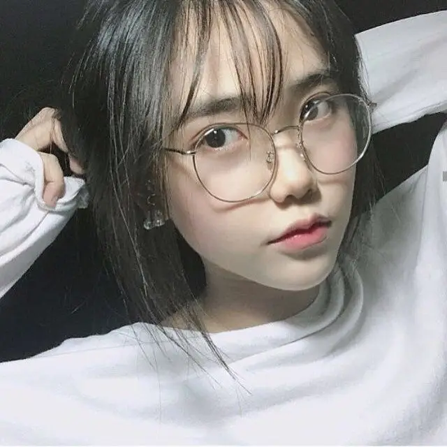 Ảnh Gái Xinh Đeo Kính Che Mặt - 50 Hình Ảnh Thời Trang 51