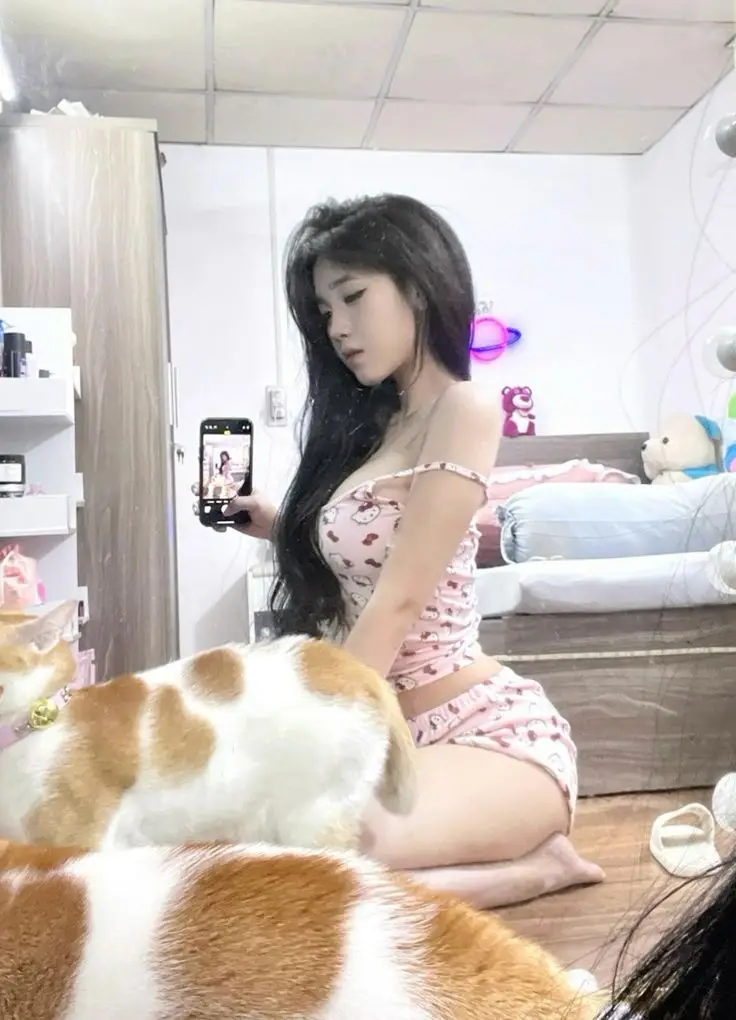 Ảnh Gái Xinh Gợi Cảm: Tôn Vinh Sắc Đẹp Phái Đẹp 5