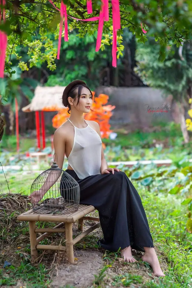 Ảnh Gái Xinh Khoe Ngực: Khám Phá Vẻ Đẹp Quyến Rũ 10
