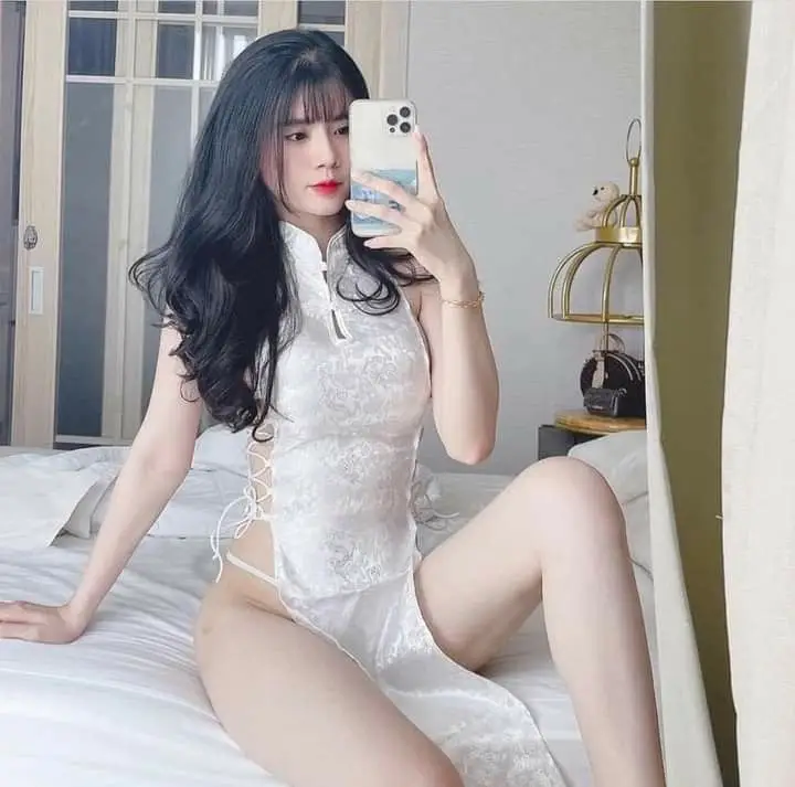 Ảnh Gái Xinh Khoe Ngực: Khám Phá Vẻ Đẹp Quyến Rũ 32