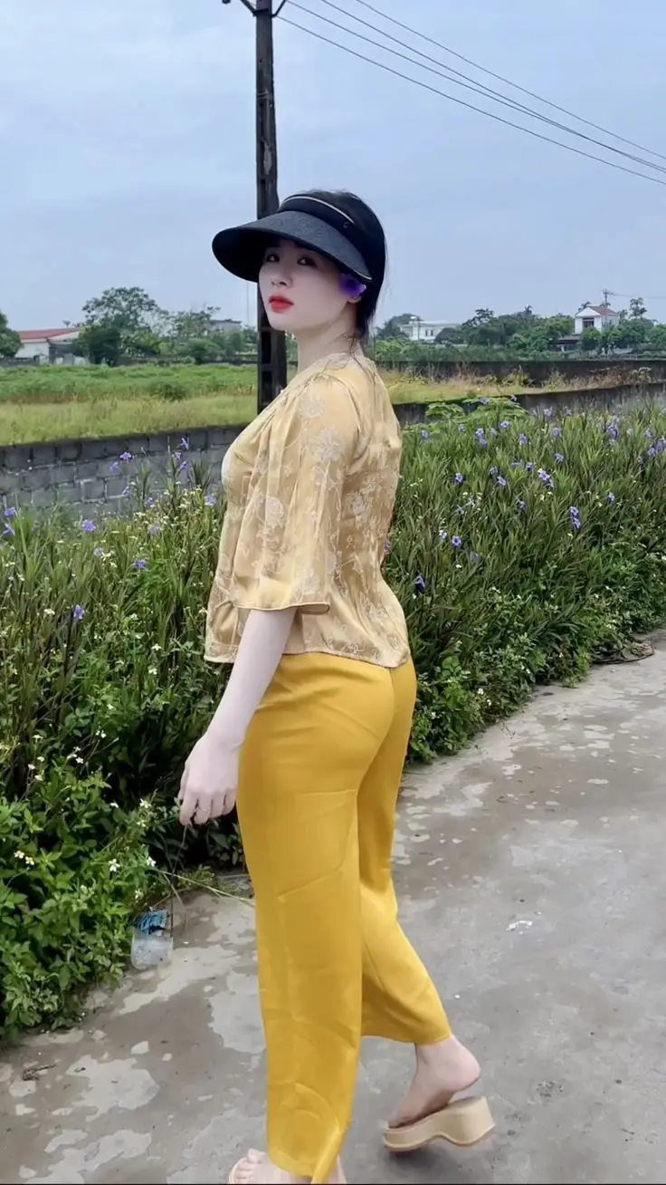 Ảnh Gái Xinh Khoe Ngực: Khám Phá Vẻ Đẹp Quyến Rũ 42