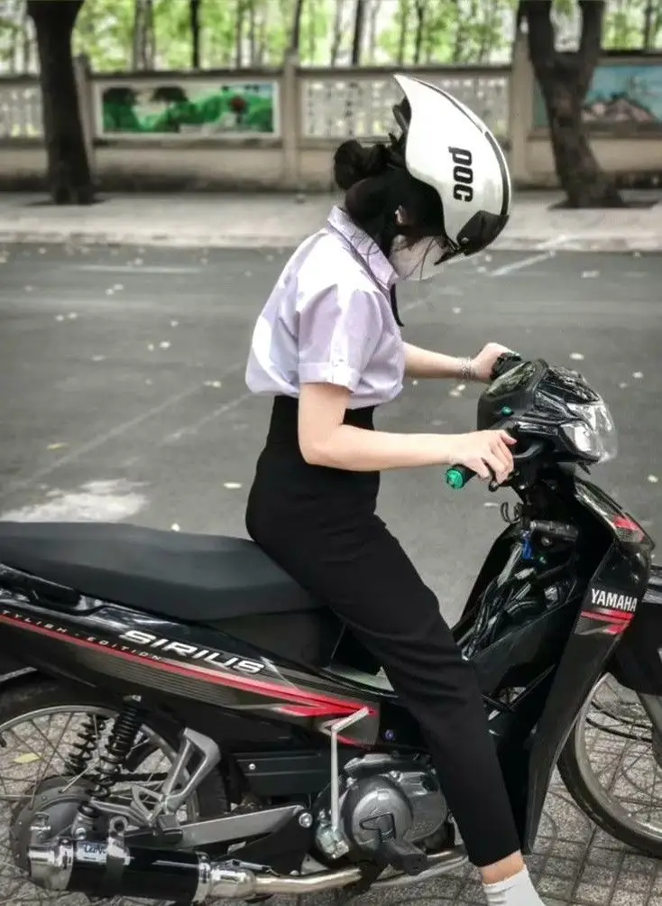 Ảnh Gái Xinh Ngồi Xe Độ - Những Khoảnh Khắc Nghệ Thuật 6