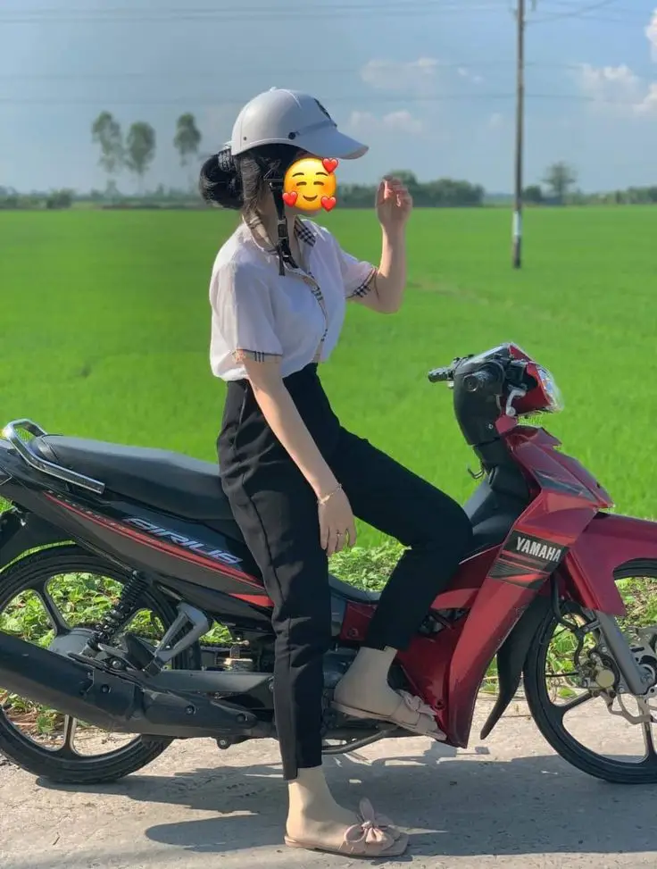 Ảnh Gái Xinh Ngồi Xe Độ - Những Khoảnh Khắc Nghệ Thuật 55