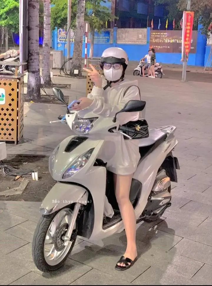 Ảnh Gái Xinh Ngồi Xe Độ - Những Khoảnh Khắc Nghệ Thuật 56
