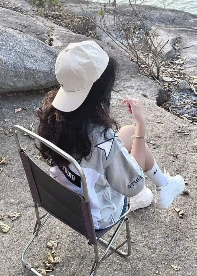 Bộ sưu tập ảnh gái xinh tóc dài che mặt 18