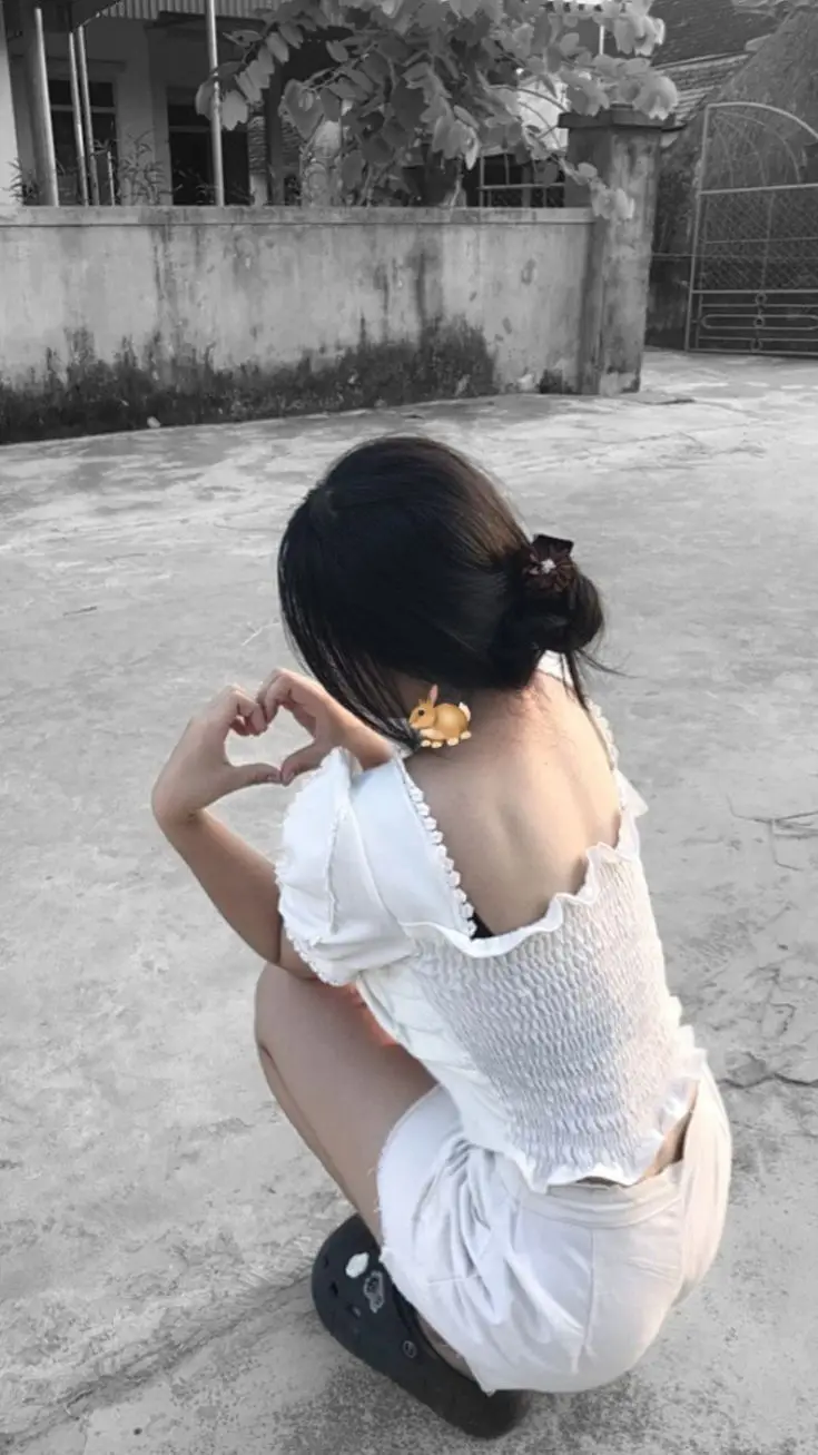 Ảnh Gái Xinh Tóc Ngắn Che Mặt - Bộ Sưu Tập 50 Hình Ảnh 39