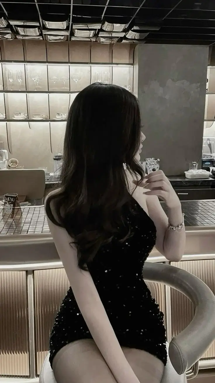 Hình ảnh cô gái xinh trong váy ngắn 6