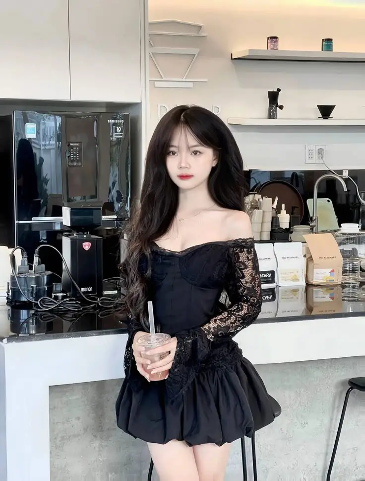 Hình ảnh cô gái xinh trong váy ngắn 7