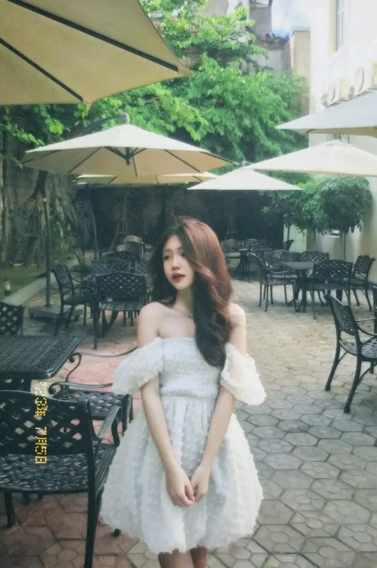 Hình ảnh cô gái xinh trong váy ngắn 16