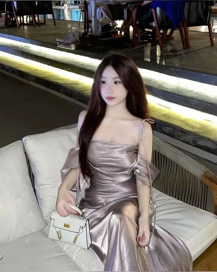 Hình ảnh cô gái xinh trong váy ngắn 18