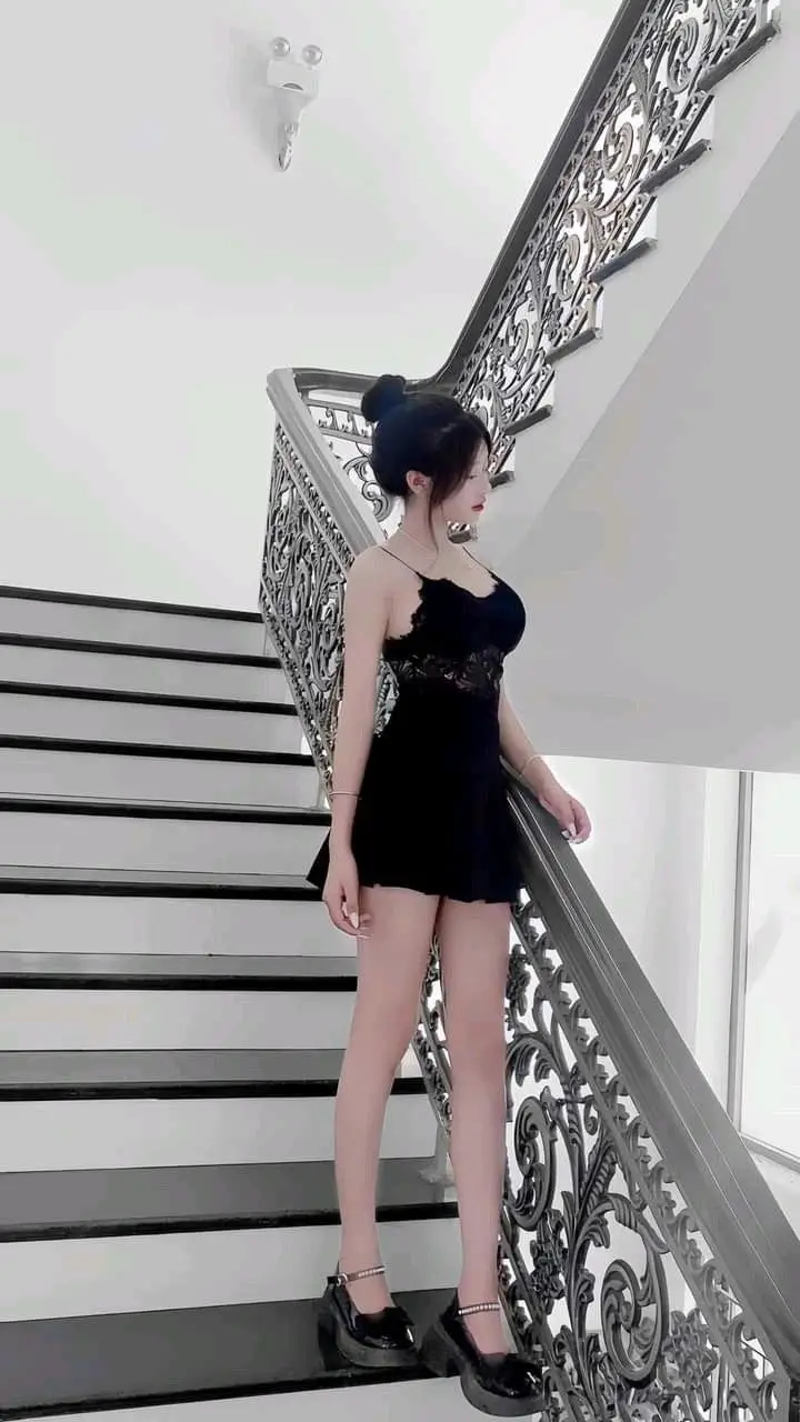 Hình ảnh cô gái xinh trong váy ngắn 21