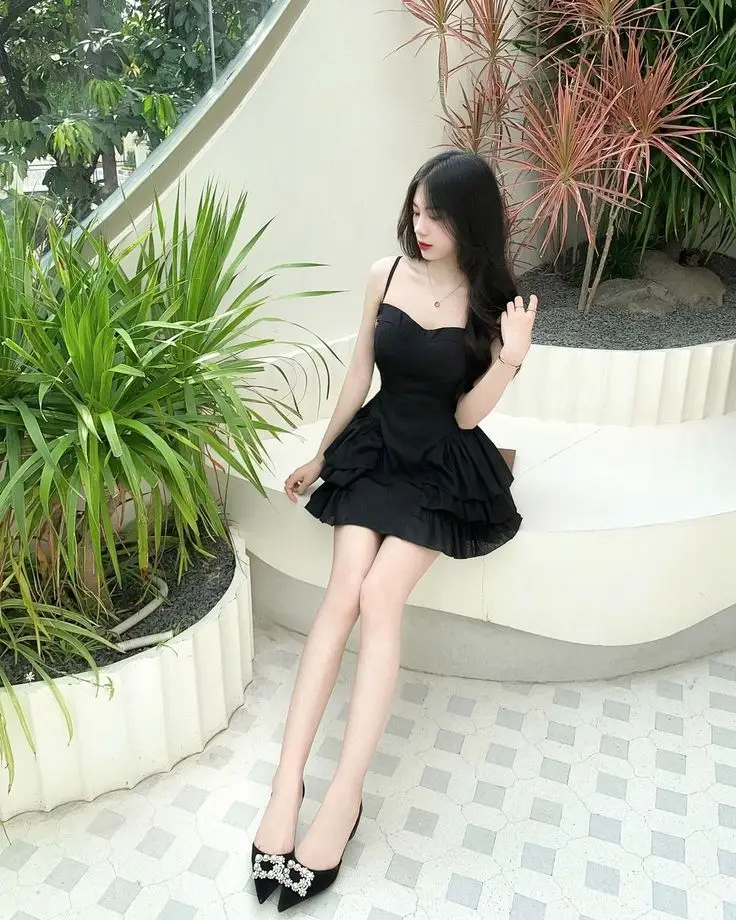 Hình ảnh cô gái xinh trong váy ngắn 22