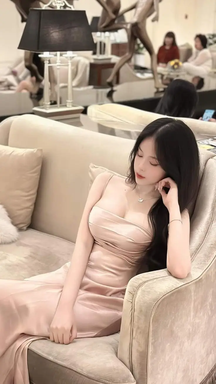 Hình ảnh cô gái xinh trong váy ngắn 24