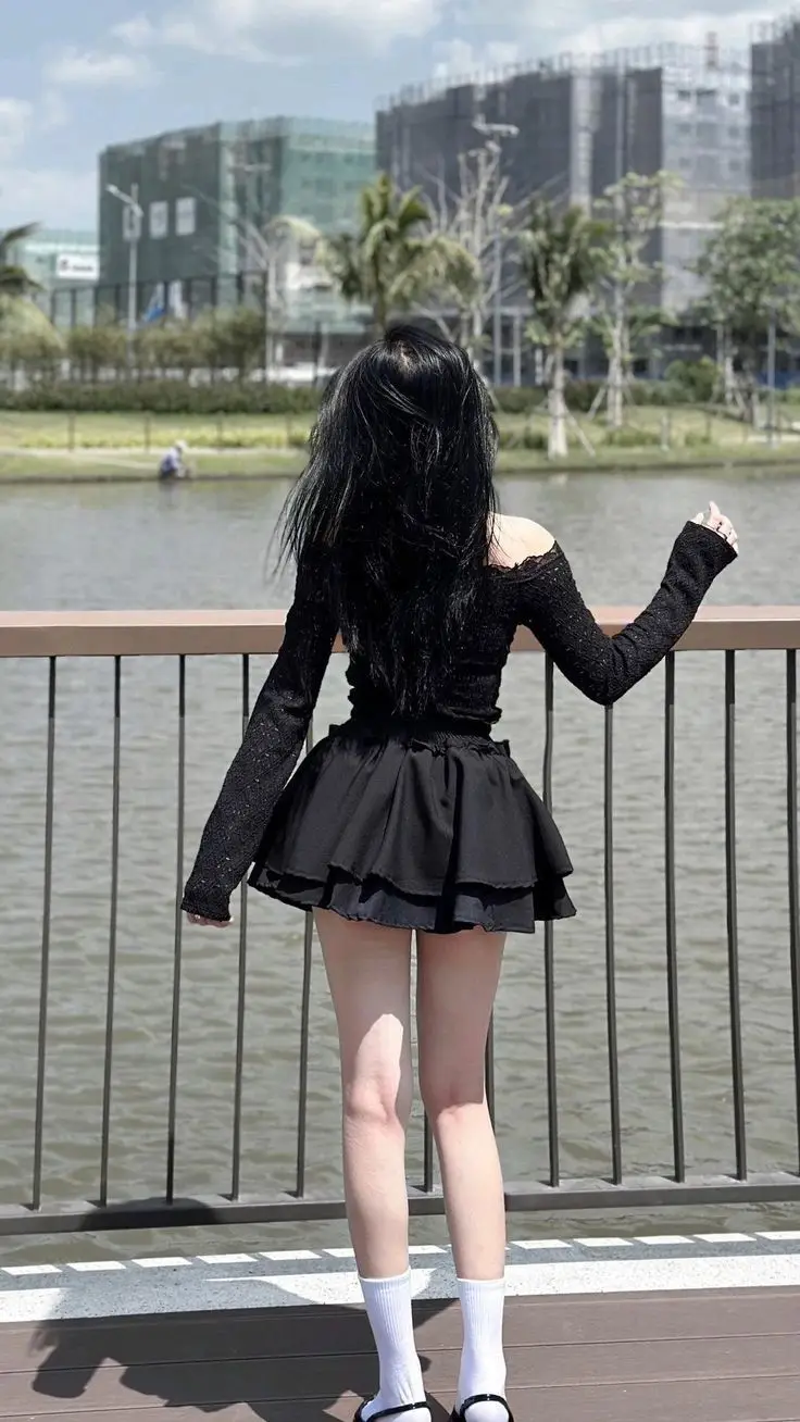Hình ảnh cô gái xinh trong váy ngắn 25