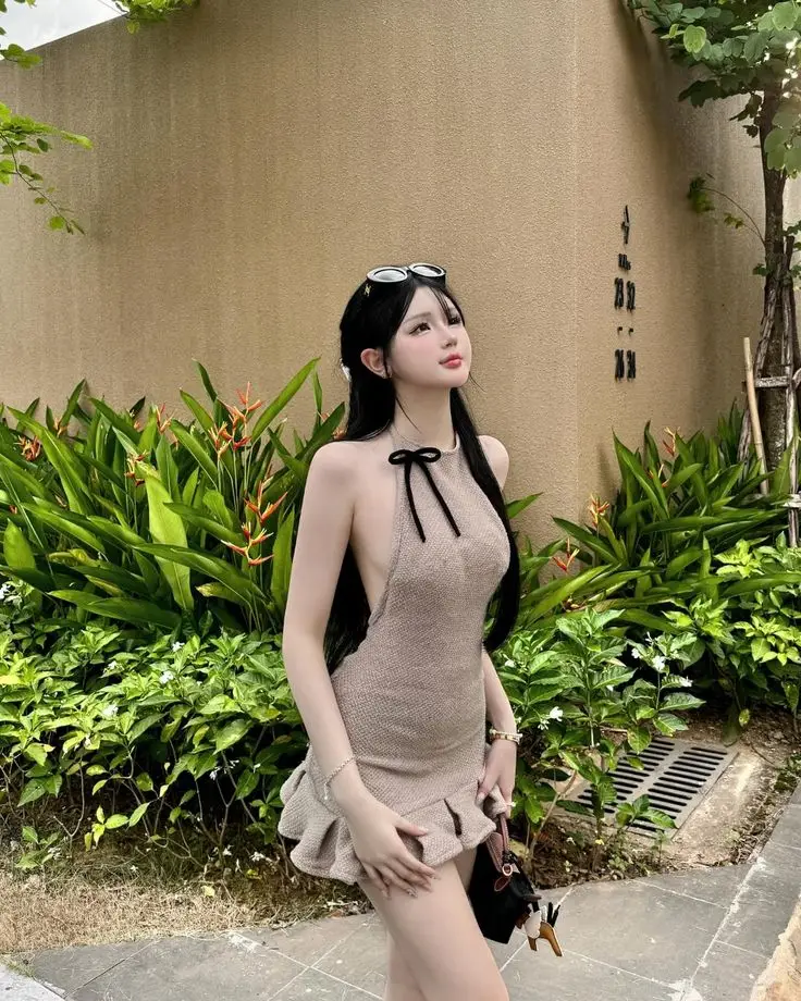 Hình ảnh cô gái xinh trong váy ngắn 27