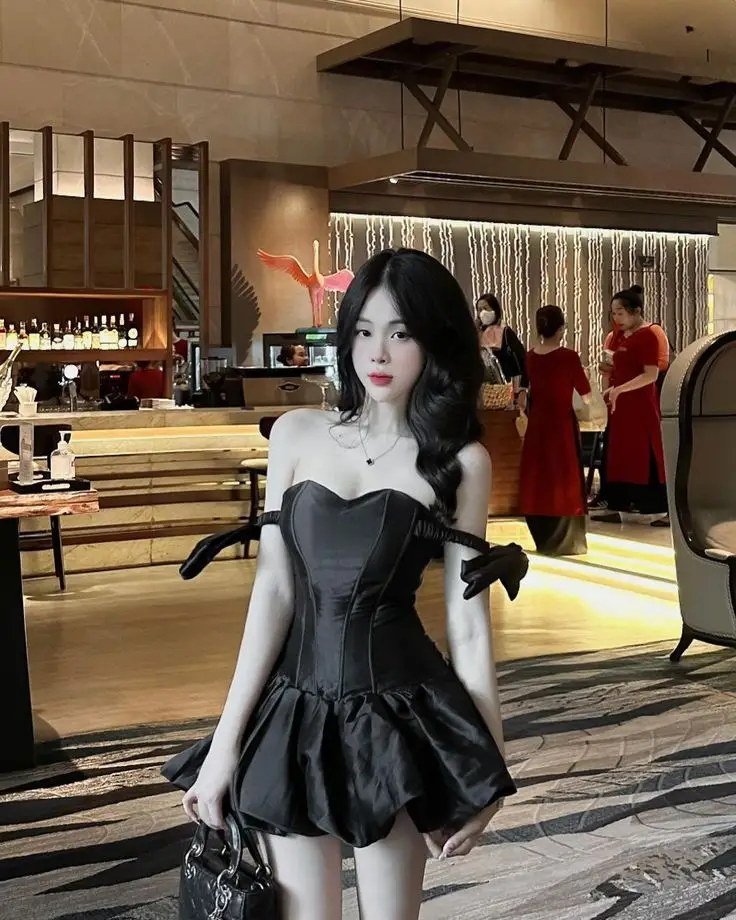 Hình ảnh cô gái xinh trong váy ngắn 31