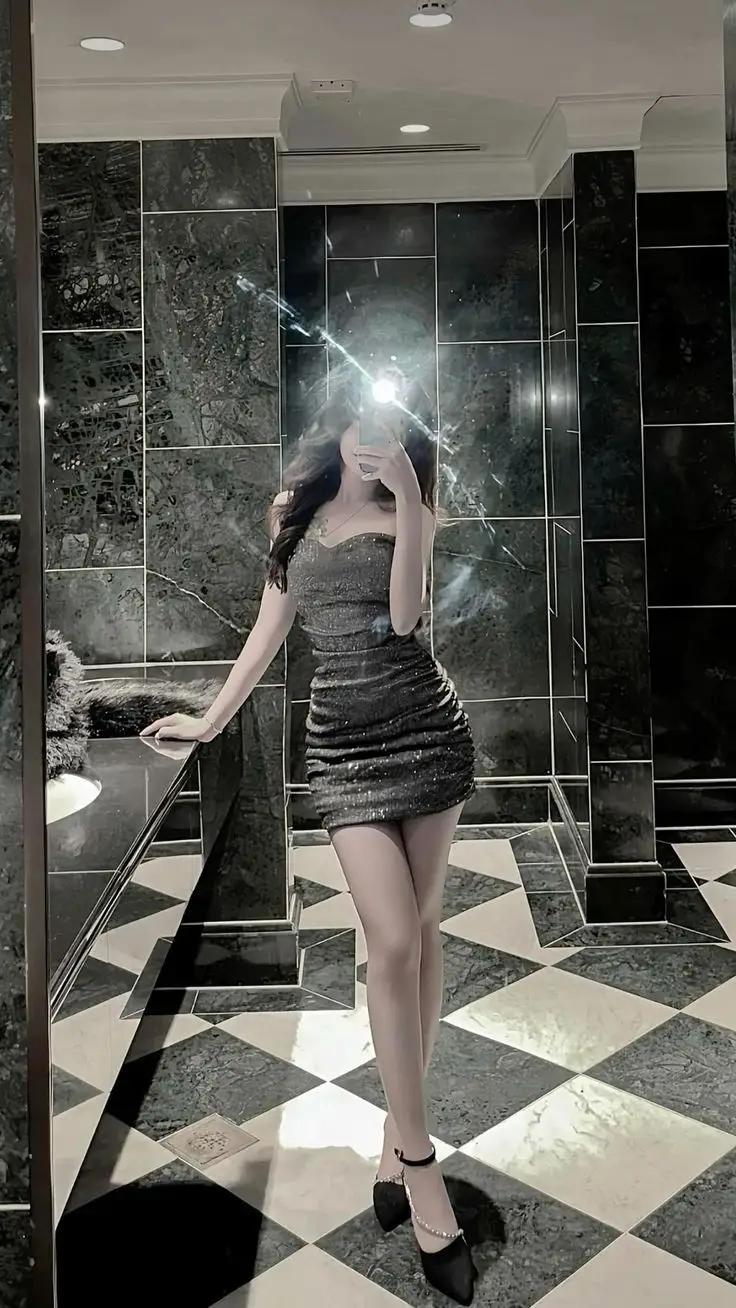Hình ảnh cô gái xinh trong váy ngắn 32