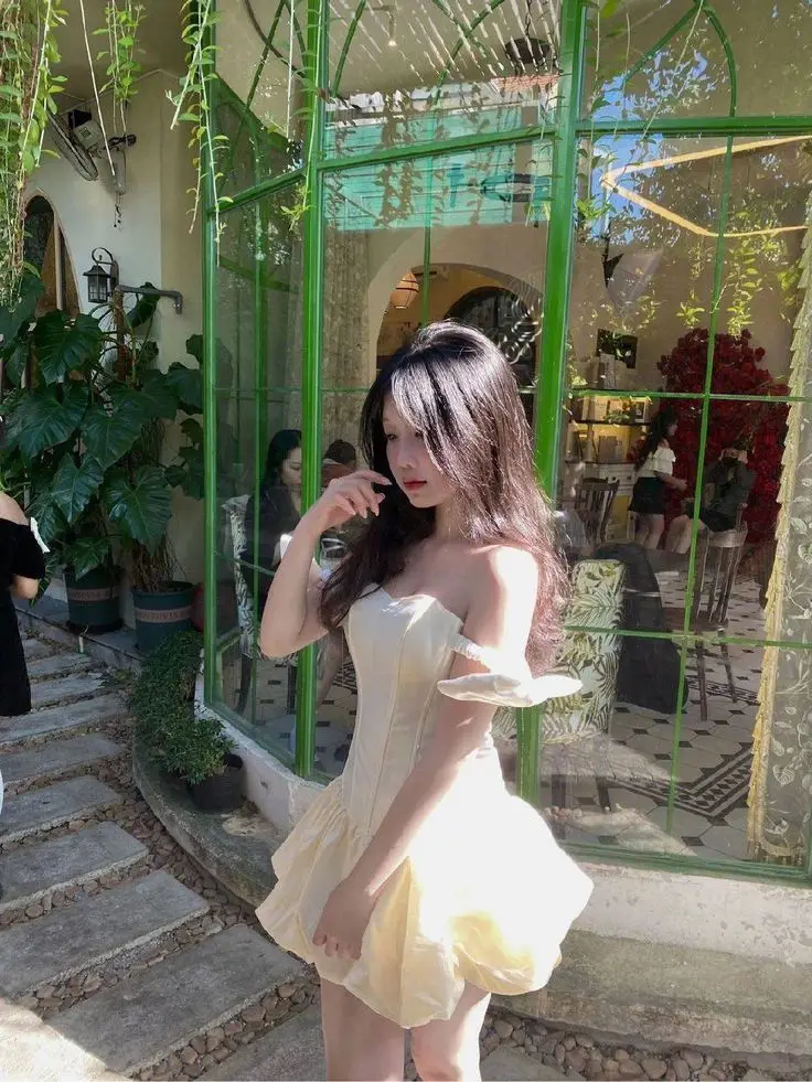 Hình ảnh cô gái xinh trong váy ngắn 35