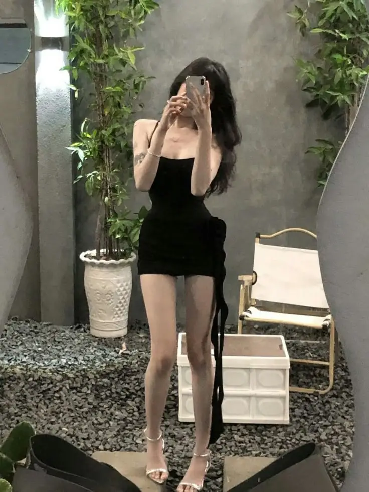 Hình ảnh cô gái xinh trong váy ngắn 37