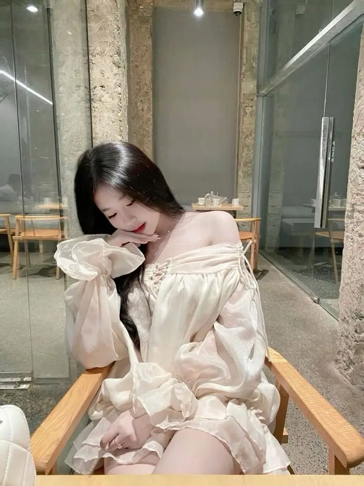 Hình ảnh cô gái xinh trong váy ngắn 51