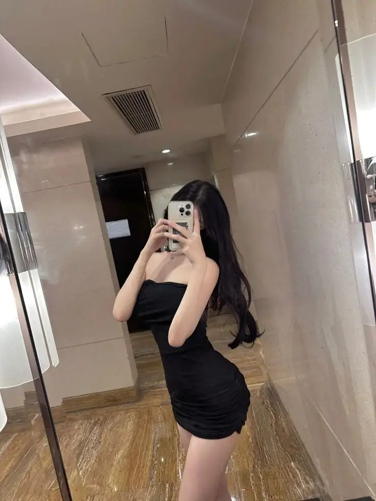 Hình ảnh cô gái xinh trong váy ngắn 55