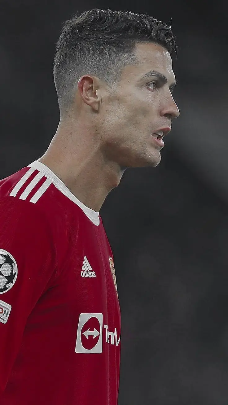 Ảnh Ronaldo đẹp làm hình nền – Bộ sưu tập hình ảnh chân dung của siêu sao bóng đá 28